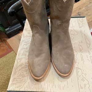 Brand new - only worn twice - Tecovas - “The Shane” - granite suede gray